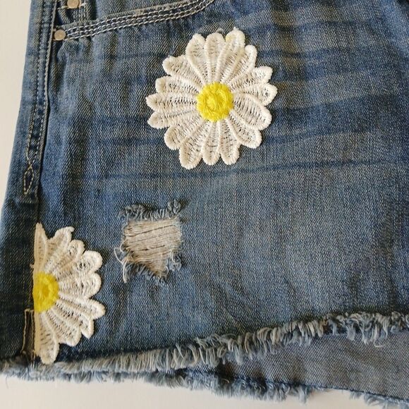 Lauren Conrad Embroidered Daisy Jean Short Shorts Distressed Cuttoff Design W 12 - Picture 4 of 16